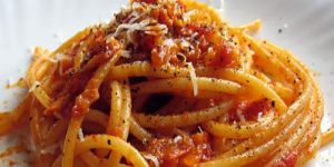 Pasta bucatini alla amatriciana piccante