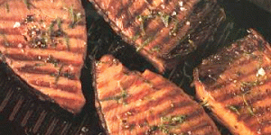 Tonno o pesce spada ai ferri con salsa rossa piccante