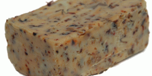 Burro piccante aromatizzato con aglio