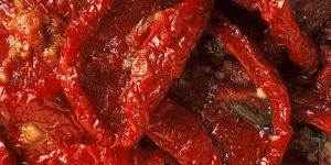 Pomodori secchi con peperoncini piccanti ricetta
